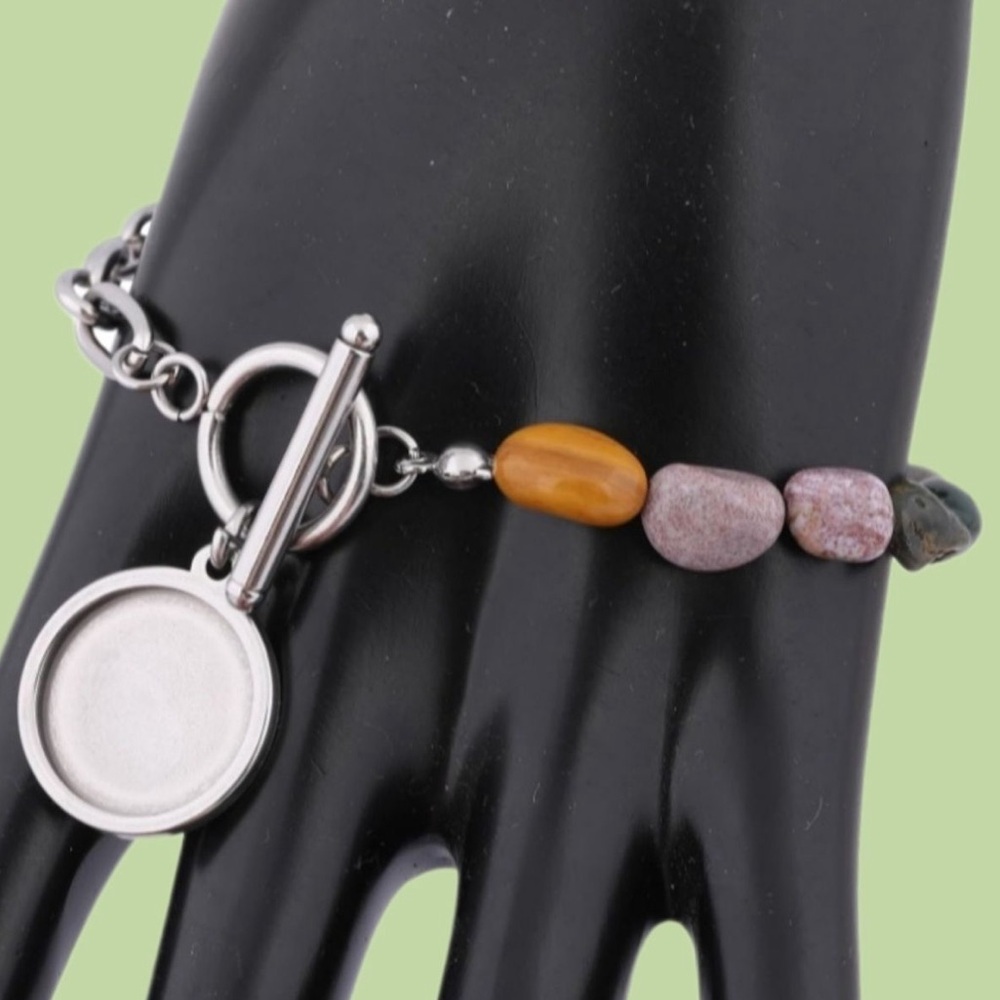 Natural Stones & Chain Link